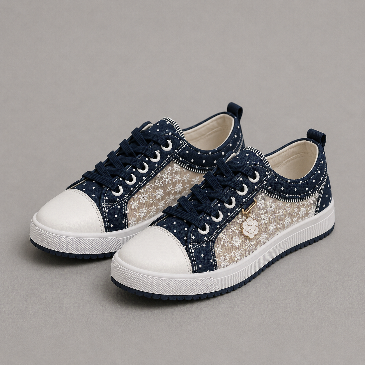 CARO - ZAPATILLA ELEGANTE CON DETALLES FLORALES
