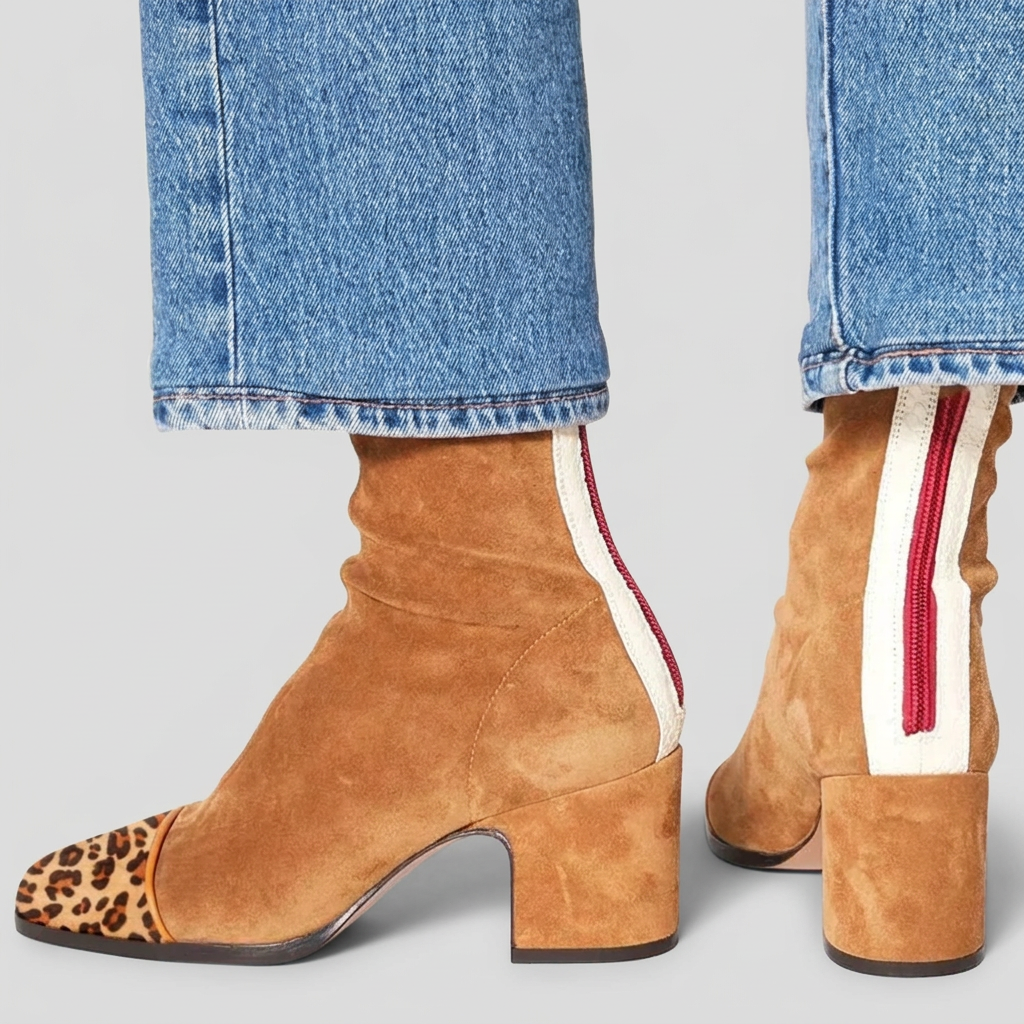 Botines camel con fondo gris