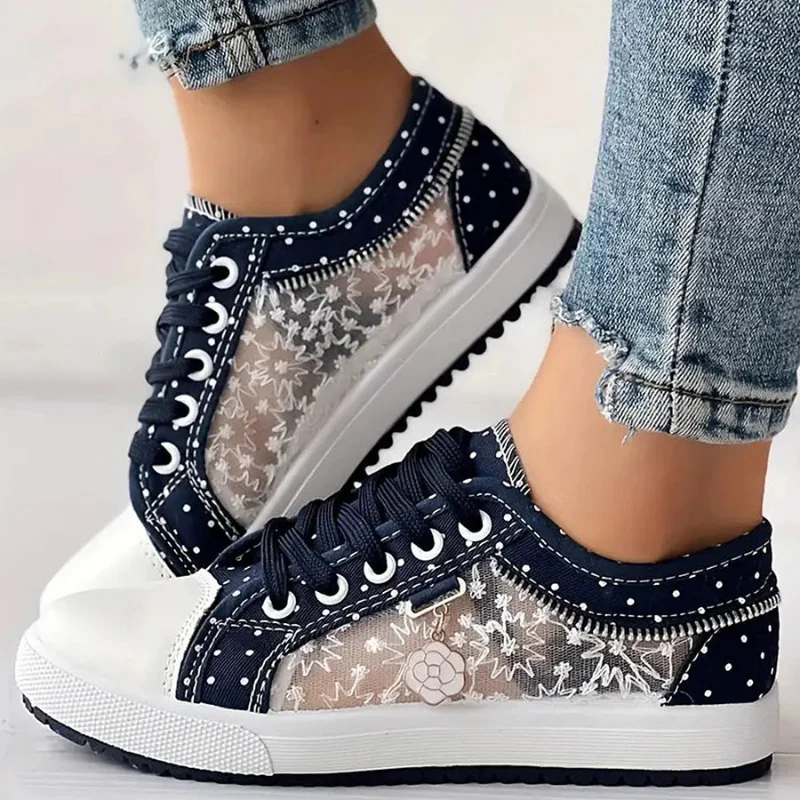 CARO - ZAPATILLA ELEGANTE CON DETALLES FLORALES