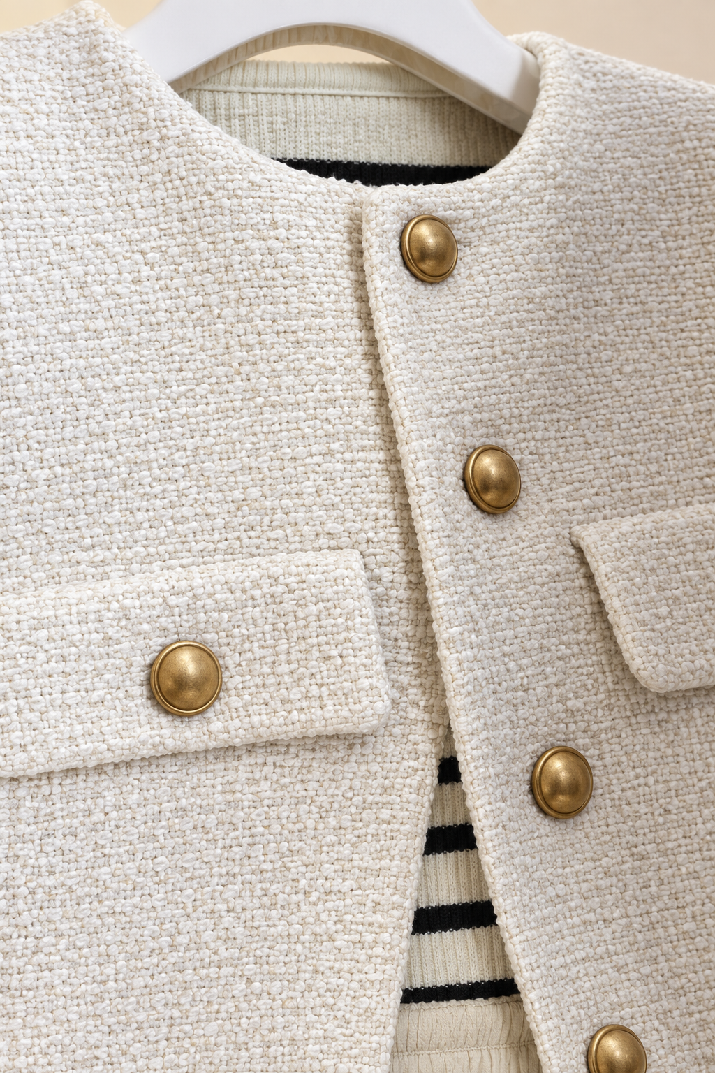 VICTORIA blanca, detalle de la percha